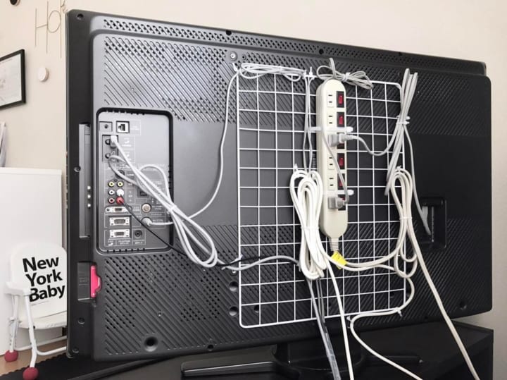 ケーブル収納実例集☆すぐ真似できるアイデアと便利アイテムを一挙ご紹介！ folk