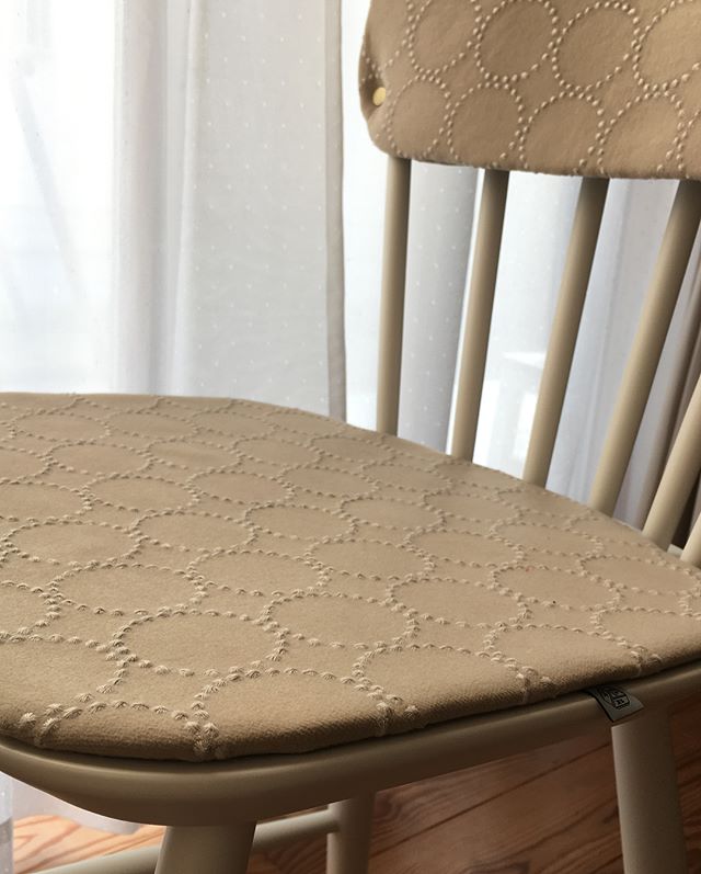 優しい雰囲気が人気 ミナペルホネンのタンバリン柄をお部屋に取り入れよう Folk