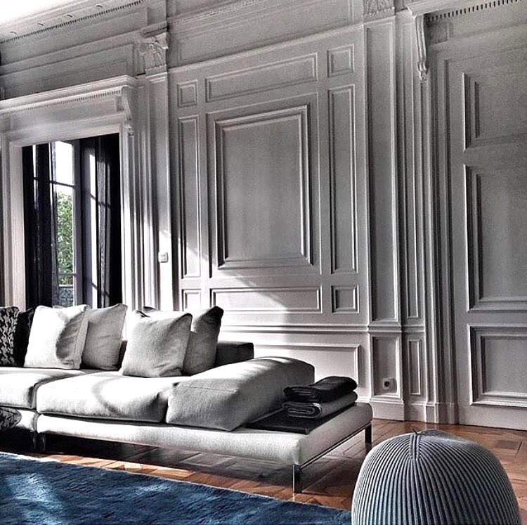 インテリアのアクセントに モールディングを使った海外のおしゃれなお部屋まとめ Folk