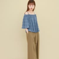 オフショルダーで女度上げて♪今季気になるオフショルダートップスコーデをチェック♪