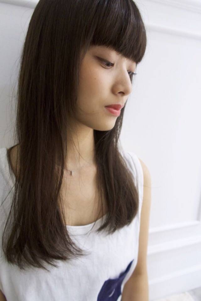 黒髪セミロングのヘアスタイル特集 清楚なだけじゃない様々なスタイルをご紹介 Folk