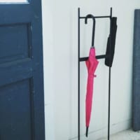 もうすぐ来る梅雨！玄関で邪魔になりがちな傘を、素敵な傘立てですっきり収納しよう☆