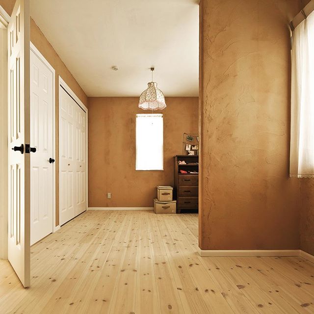 自然の素材を大胆に部屋中にとりいれて 開放的な癒しの空間づくり Folk