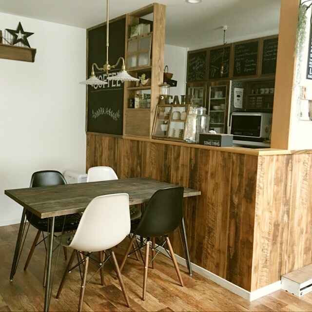 縦と横で雰囲気が変わる おしゃれな板壁風壁紙 リメイクシート実例集 Folk