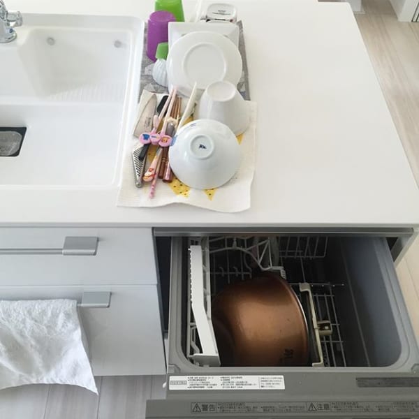 水切りカゴのない生活でシンク周りをミニマルに 代用品とみなさんの実例集をご紹介します Folk