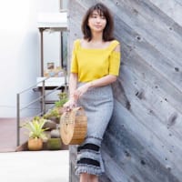 華奢な印象で女性らしく オープンショルダーアイテムで作るちょいセクシーな大人女子コーデ Folk
