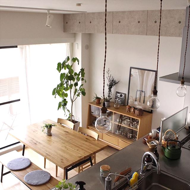 狭い空間もオシャレに!部屋を広く見せるポイントやインテリアの実例を紹介♡ | folk