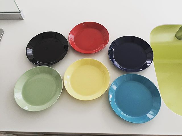 シンプルが美しい Iittala ティーマ で彩る素敵なテーブル風景をご紹介 Folk