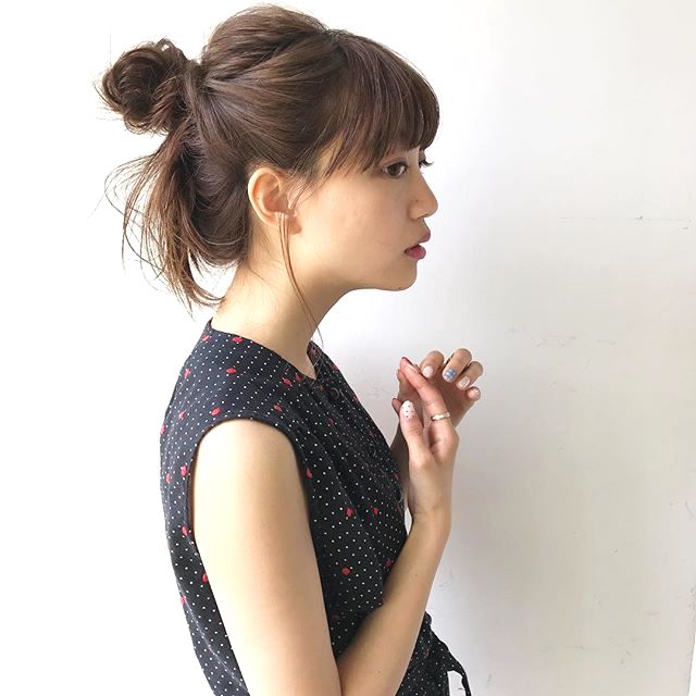暑い時は簡単可愛いアレンジがおすすめ ラフで可愛いお団子アレンジ Folk