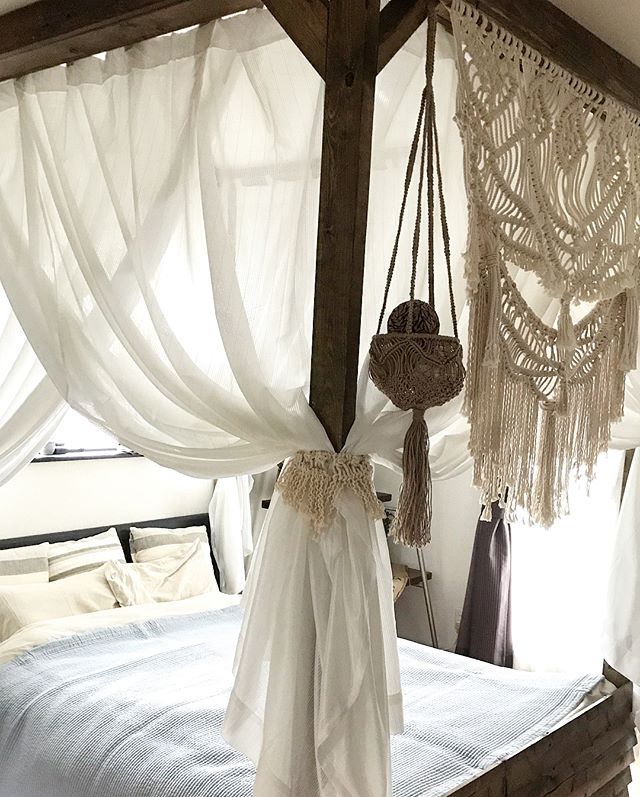 ベッドルームを上質にできるアイテム 天蓋を活用したインテリアをご紹介 Folk