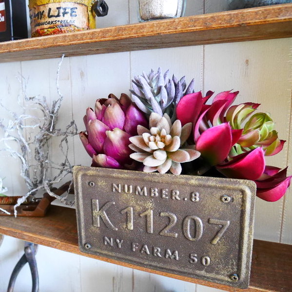 ペイントだけでもイメージが変わる 100均ナンバープレートを使ったおしゃれなdiy Folk