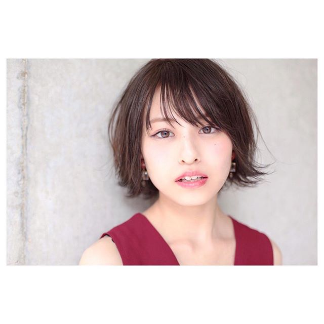 ほつれ髪が可愛い ナチュラルボブ ミディアムヘアをもっと楽しもう Folk ほつれ髪が可愛い ナチュラルボブ ミディアムヘアをもっと楽しもう Folk