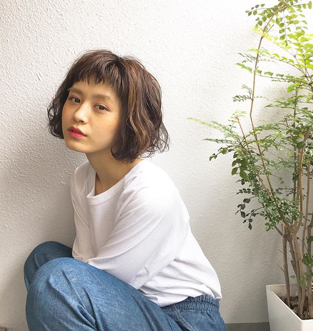 大人女性に合うボブヘアのオン眉15