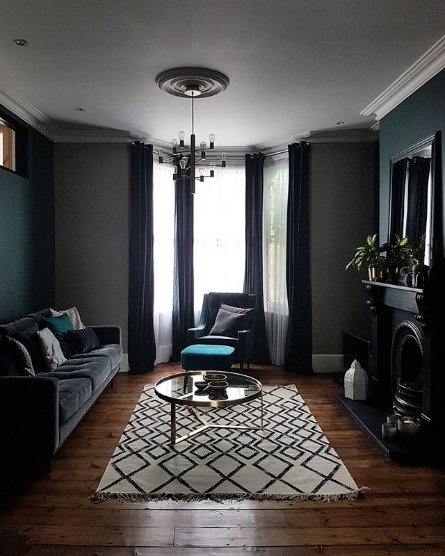 シックで大人っぽい部屋に ダークカラーのインテリアに合わせるアクセントカラー Folk