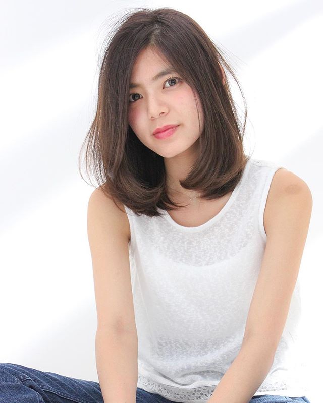 程よい抜け感のあるレングス 鎖骨ラインの ミディアムヘア をスタイル別に紹介 Folk