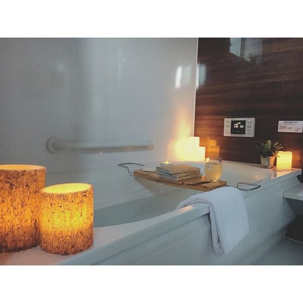 どちらの灯りが好み コットンボールライト キャンドルライトを使ったお部屋をご紹介 Folk