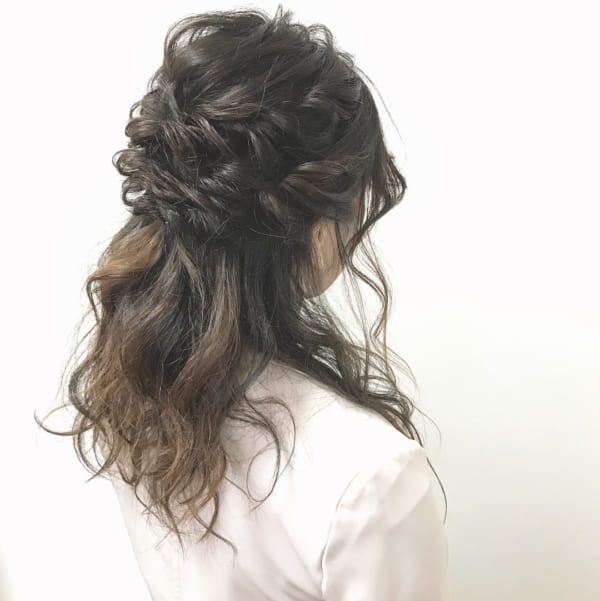 ミディアムヘアに人気のアレンジ24