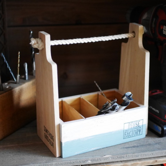 100均のカッティングボードでできる おかもち風収納ボックスdiy Folk