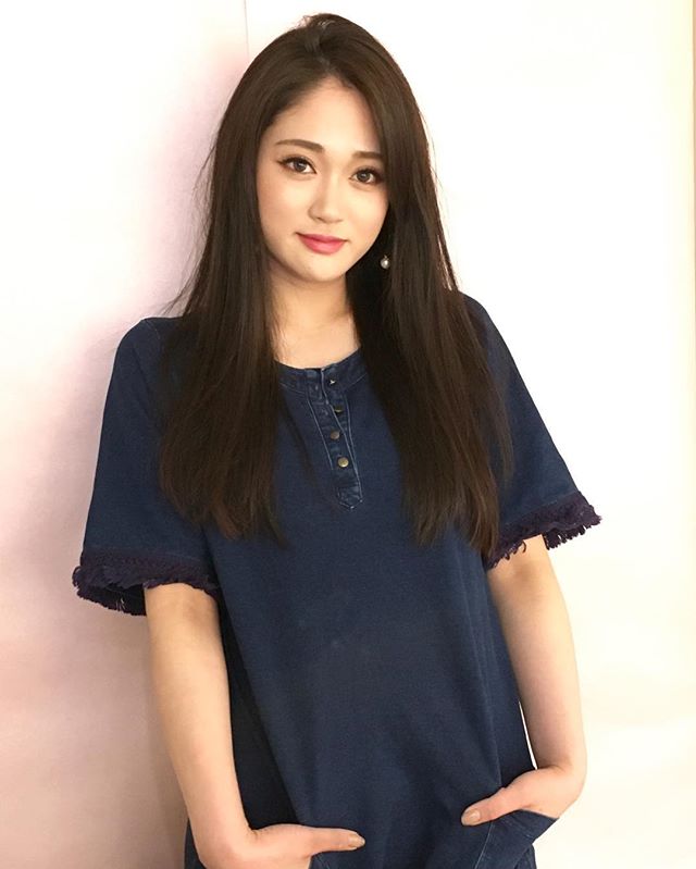 横分けバングロングヘア