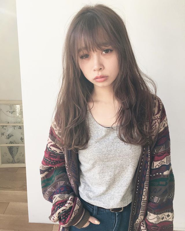 大人のロングはエアリーに 重くないふんわりロングヘアがおすすめ Folk