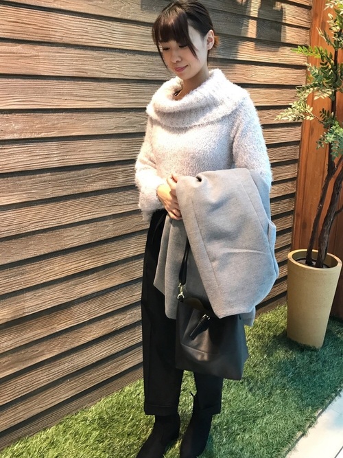 ポンポンシャギーヤーンオフタートルニット