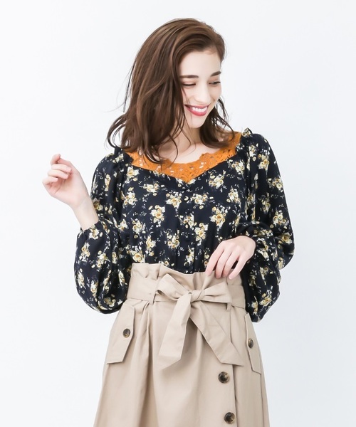 花柄シャーリングブラウス