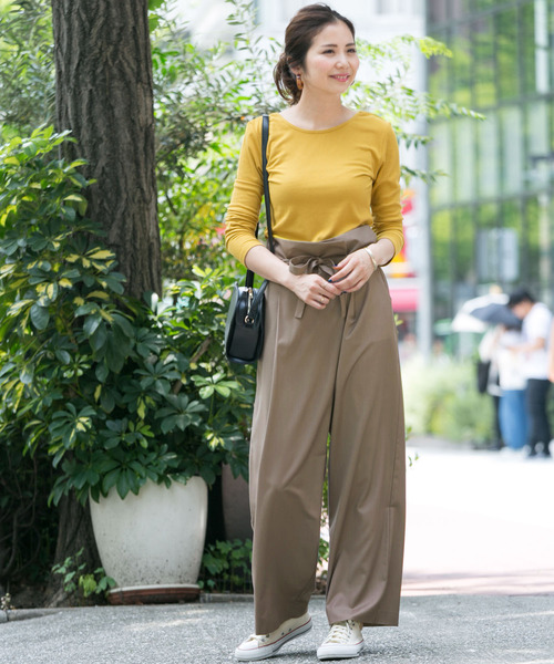 ⑪イエロー×ベージュでオシャレなバイカラーコーデに