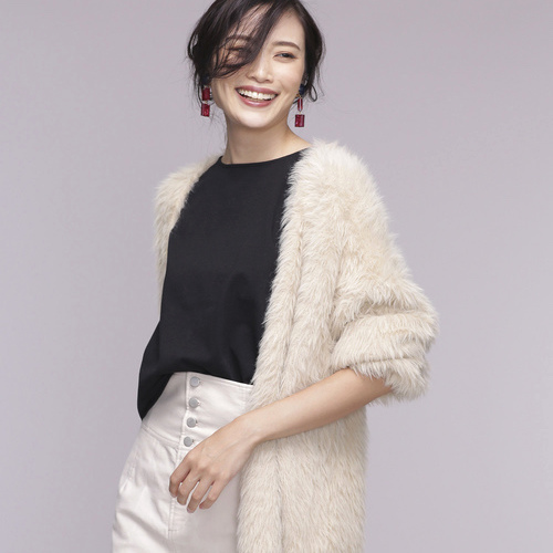 ふわふわもこもこ フェザーニットで作る大人の女子力アップコーデをチェック Folk