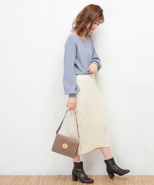 衿ぐりスカラップ刺繍ニット