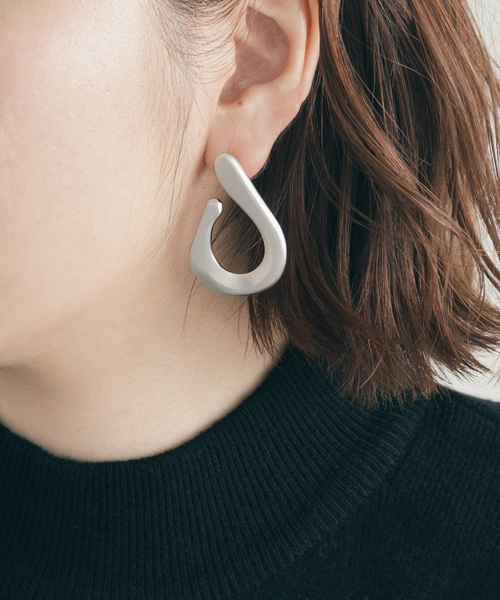 ユニークメタルピアス
