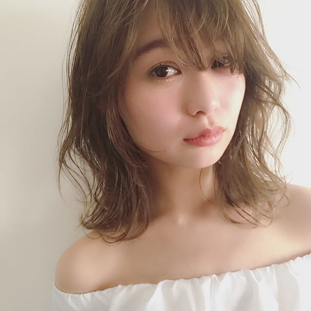 全身スタイルアップ 首を長く見せるヘアスタイルで美人さんになろう Folk