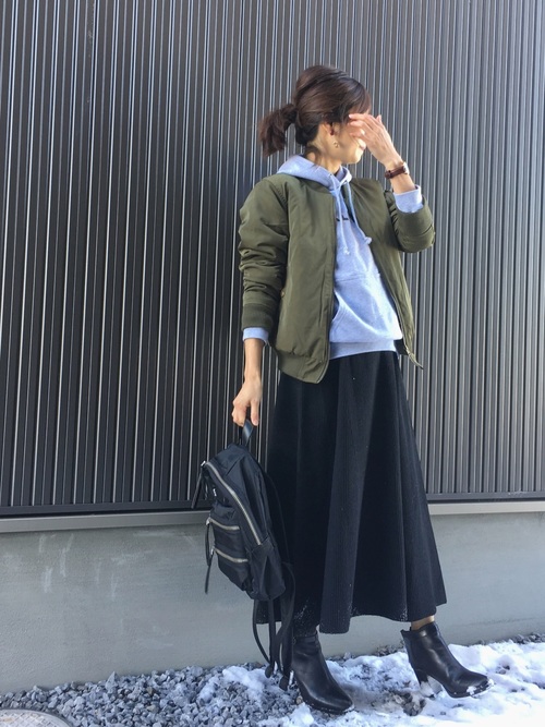 カーキ11