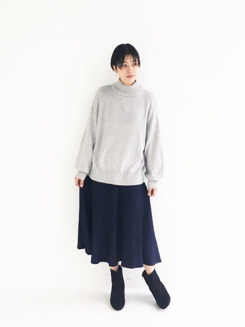 ふんわり具合にこだわったオトナのカシミヤ混ハイネックニット