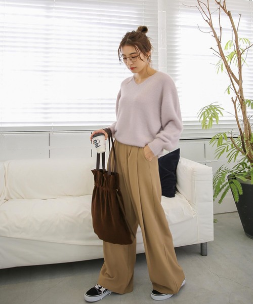 フワフワ抱きしめたくなる質感Vネックフェザーニット
