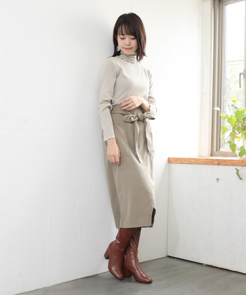 チャンキーヒールのストレートロングブーツ