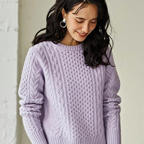 パープル系ニットコーデ15選 トレンドのカラーニットでフェミニン感up Folk