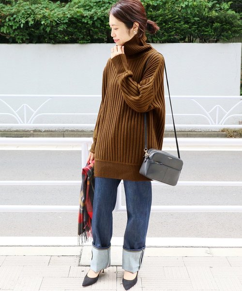 Chere CODE BIG タートルネックプルオーバー