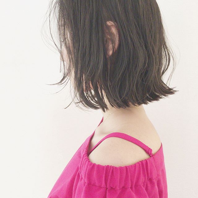 ミディアムボブの長さが可愛い 伸ばしかけもおしゃれに見せるスタイル特集 Folk