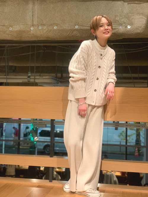 クルーネックケーブルカーディガン