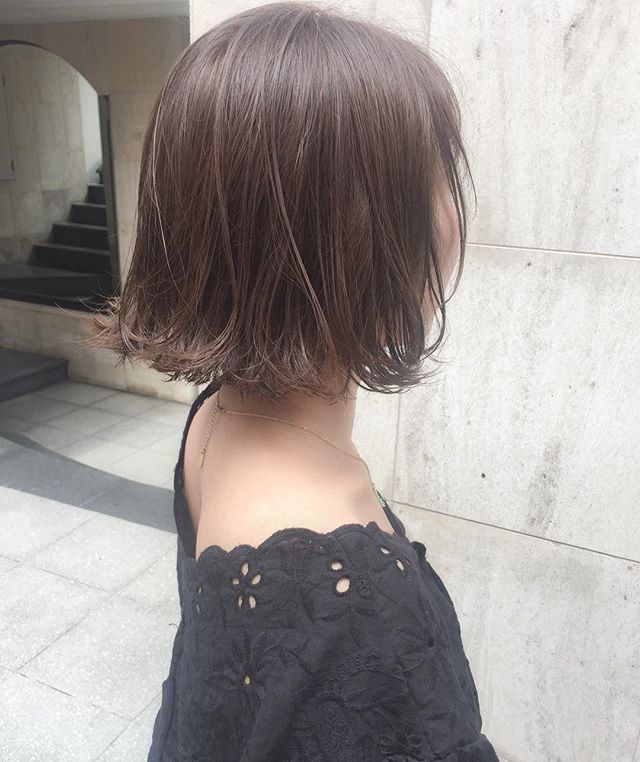 アッシュヘアカラーでおしゃれな女性にイメージチェンジ カラー別にご