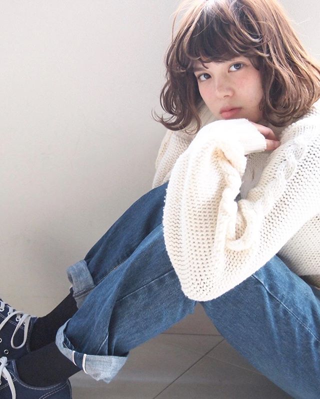 髪がペタンコになりがちな方必見 ボリューム感が出る髪型の作り方は Folk