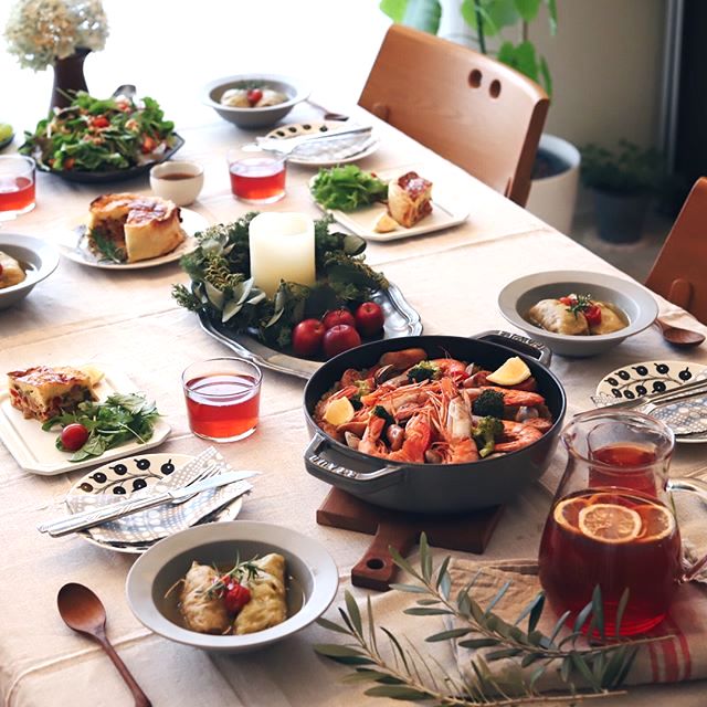 人が集まる年末年始にも ホームパーティー のテーブルシーン 料理特集 Folk