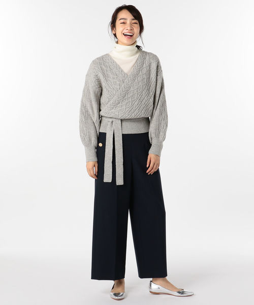 ケーブル柄カシュクール型プルオーバーニット