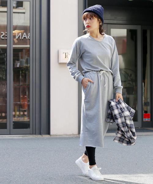 バックスリット入り Vネックスウェットセットアップ