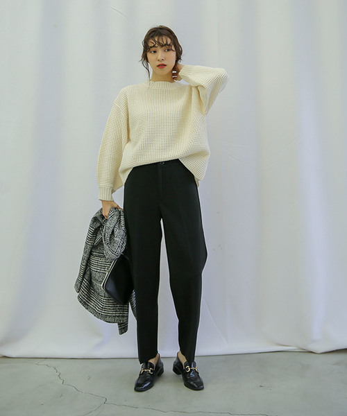 ブラックテーパードパンツ6
