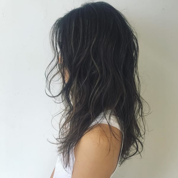 長くても重く見せたくない人に 軽さが可愛いロング セミロングヘア Folk