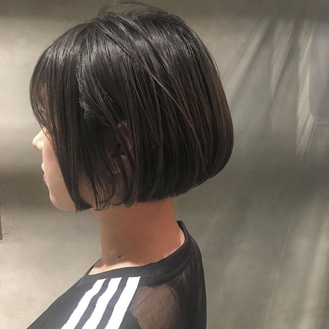 人気ヘアカラーのグレーに注目 暗めナチュラルな髪色はグレー系がおすすめ Folk