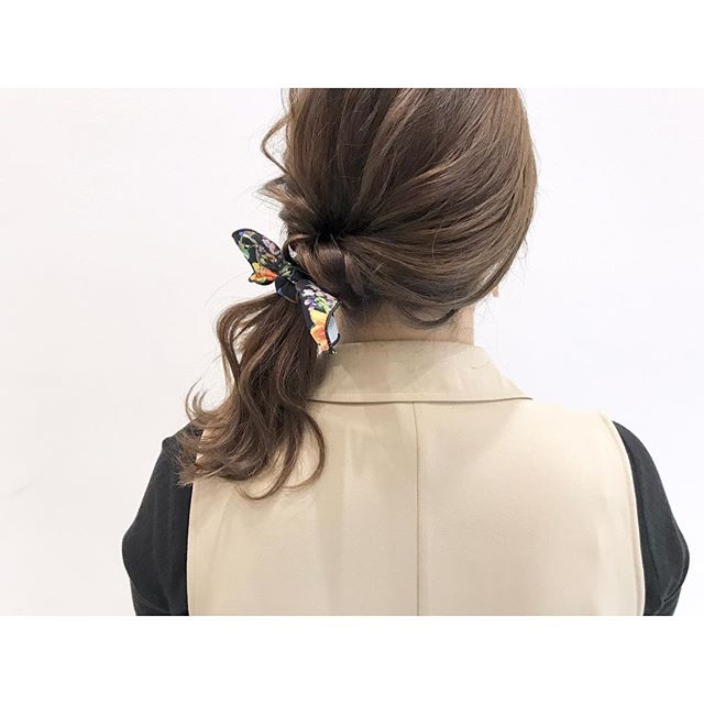 一本結びでこなれ感ヘアアレンジ7