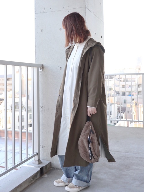 ユニクロのハイライズワイドストレートジーンズ５
