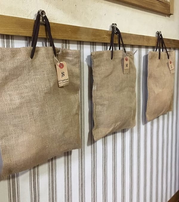 ダイソー キャンドゥ セリア のアイテムでレジ袋収納 すっきり整頓している実例8選 Folk